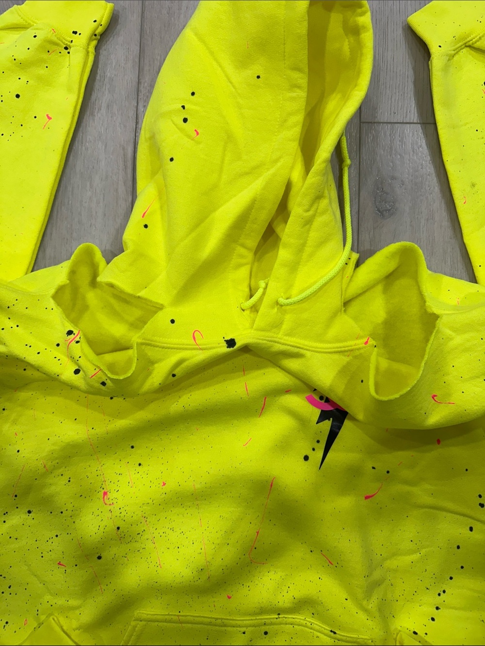 Inspired Neon Yellow Paint-Splatter Hoodie with Pink Logo NWOT - Picture 4 of 5
